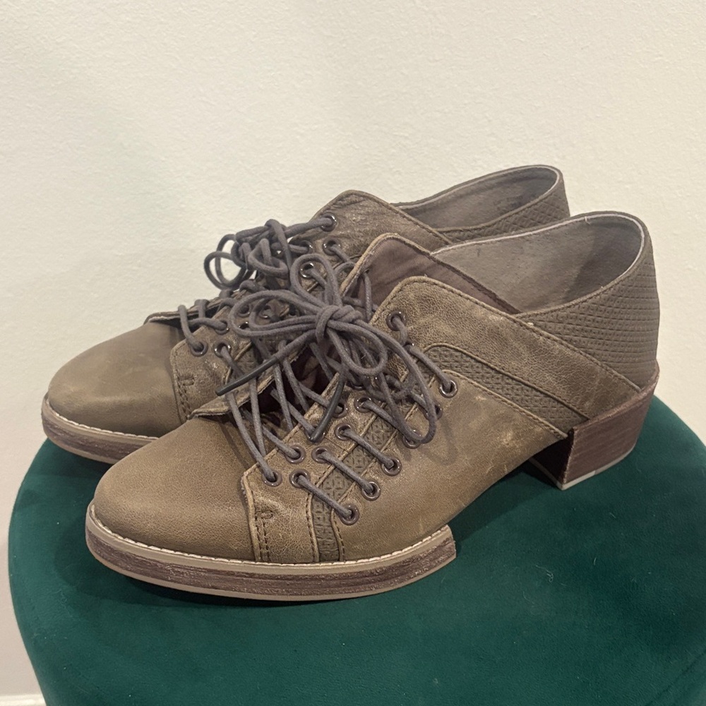 Kelsi Dagger Khaki Lace-Up Ankle Boots